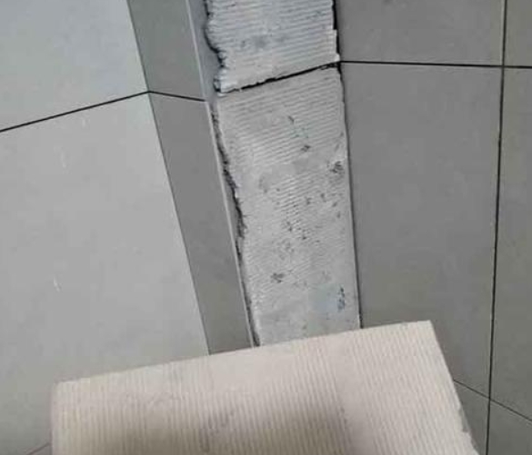 东阿瓷砖空鼓维修公司分享下厨房瓷砖脱落的补救措施。